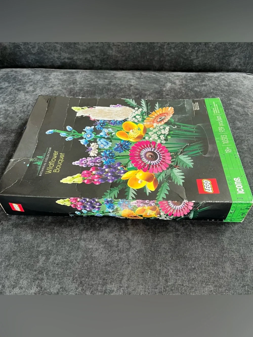 NIB LEGO Icons Wildflower Bouquet Building Set, 939 pcs - Picture 4 of 9